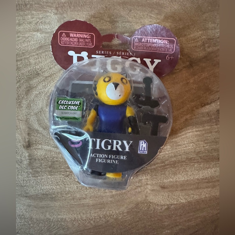Piggy Tigry Action Figure (Series 1) with Exclusive DLC Code 3.5" damaged Box